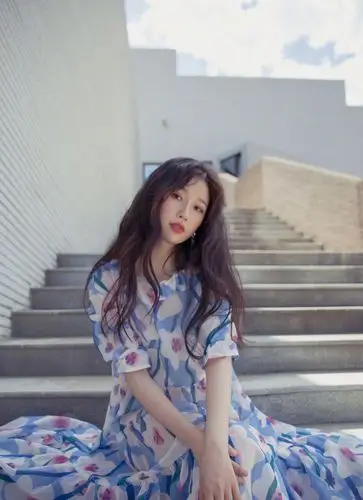 虞书欣美少女形象升级,居然感觉到了成熟艳丽