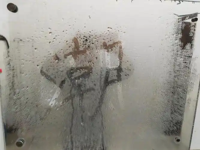 就很离谱广东的回南天竟然会这样子