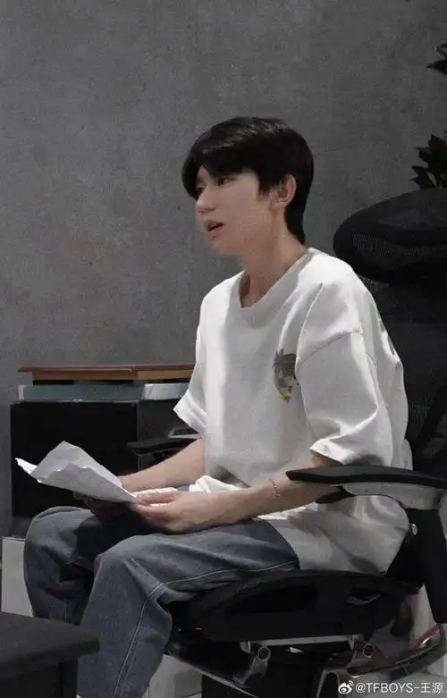 第二天突破个人记录达到260w人次 演唱会热度bang第一 527w77 王源