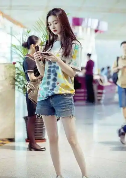 宋轶的独有时尚,体重不到90斤,"筷子腿"也可以很女神_肌肤_女生_身体