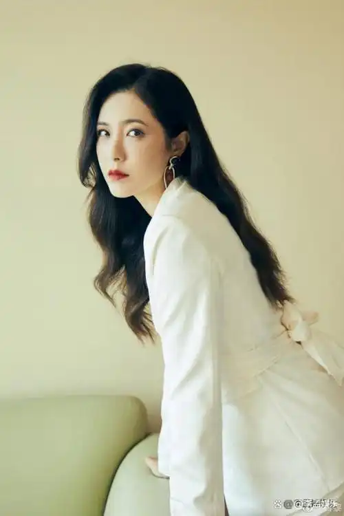 最美校花曾黎:父亲的离世是她一辈子的遗憾,家庭阴影让她单身