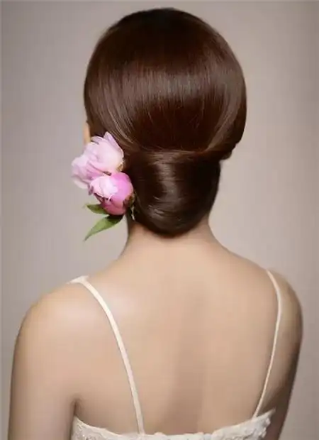 百变精致懒人盘发 清新脱俗准新娘最爱