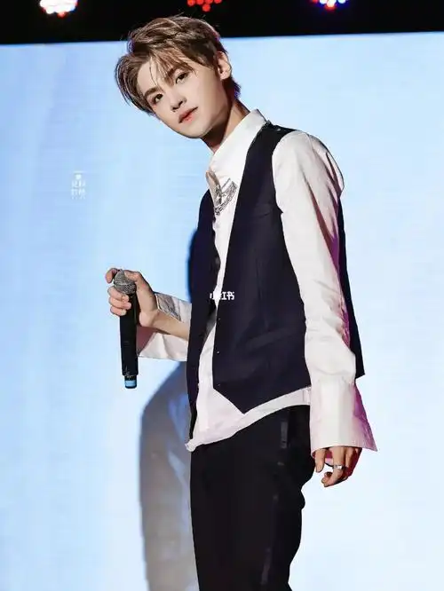 黄明昊上海欢乐谷音乐节