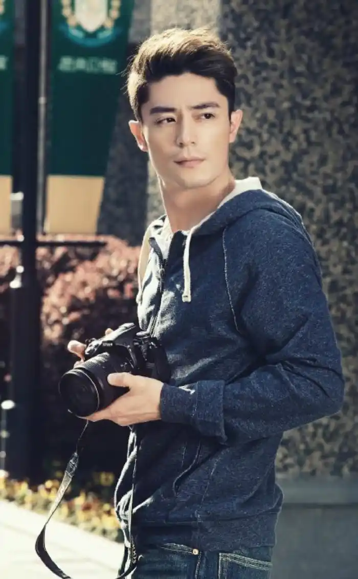 霍建华老干部的气质无人能敌没想到换上寸头造型的他也这么有魅力