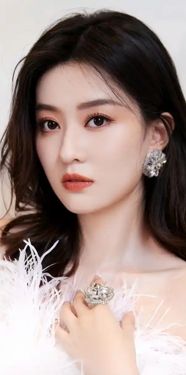 乔欣,这个让无数人心动的女神,一直以来都以她精致的五官和优雅的