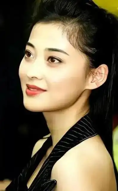 梅婷黑眼圈重又显老算不算大美女看看她和殷桃的合照就知道了