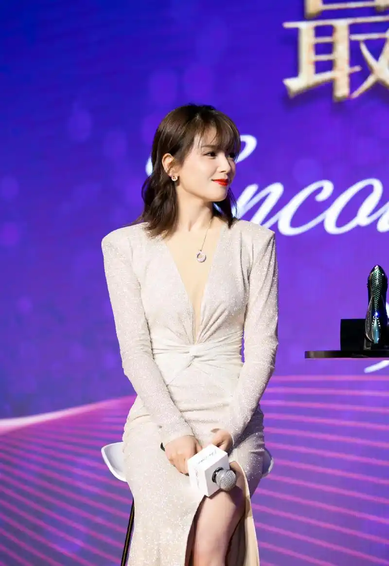 刘涛美杜莎活动照性感写真56