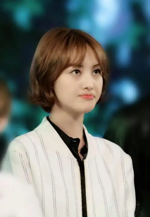 郑爽替身妍妍出道,一上镜就美了,网友:差距没那么大