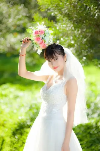 漂亮婚纱新娘 - 小鱼儿 - 荷塘月色