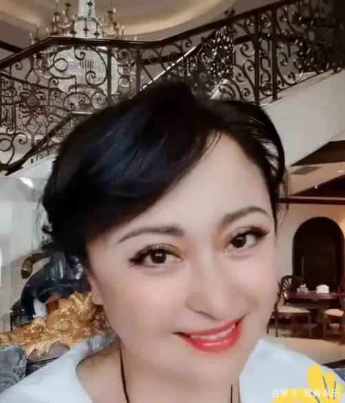 1991年,首部由香港和内地合拍的电视剧《雪山飞狐》在内地挑选演员,一