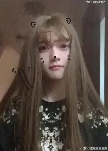 原创lpl女装榜:pyl 姿态 mlxg,那些"猛男"藏在心底的少女心