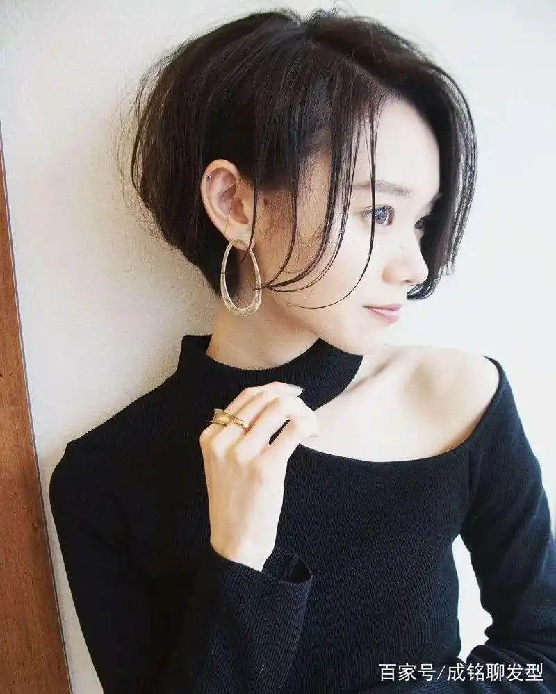 为什么小个子女生适合短发?这十款小清新的瘦脸发型,一看就明白