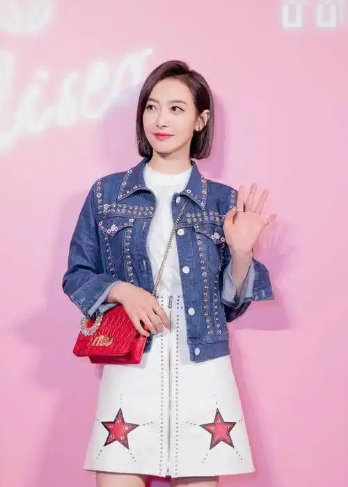 31岁的宋茜留着短发,一根短发内扣,一根外翻,都是超美超减龄的_造型