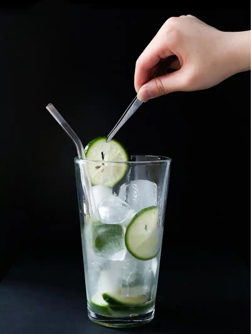 麻烦给我来一杯mojito就好,希望有人能看懂我微醺的眼神!