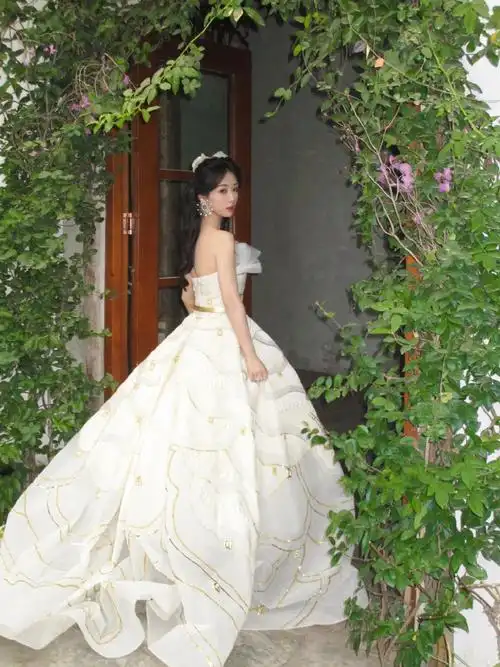 杨紫张晚意自拍