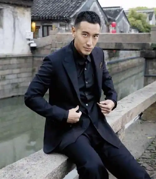 14年,萧亚轩圈外男友石正祥elory恋爱,16年初宣告分手.