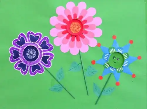 废旧物品粘贴画作品展示