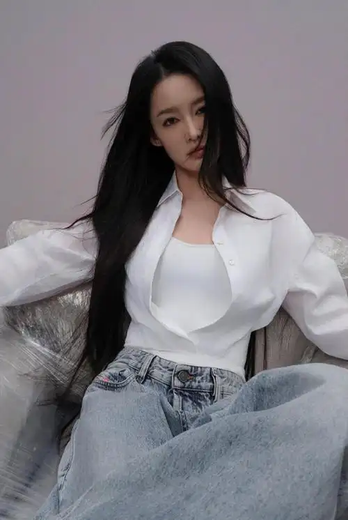 李沁最新高清写真