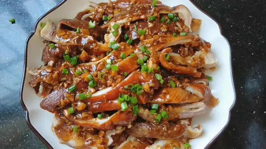 客家沙姜猪肚的电饭锅版做法,出锅香味四溢,一口一块吃着好解馋