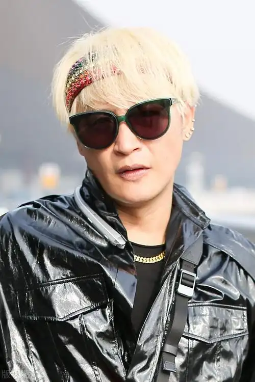 陈志朋:曾是小虎队一员,如今造型辣眼,49岁还被网友称呼为妖男