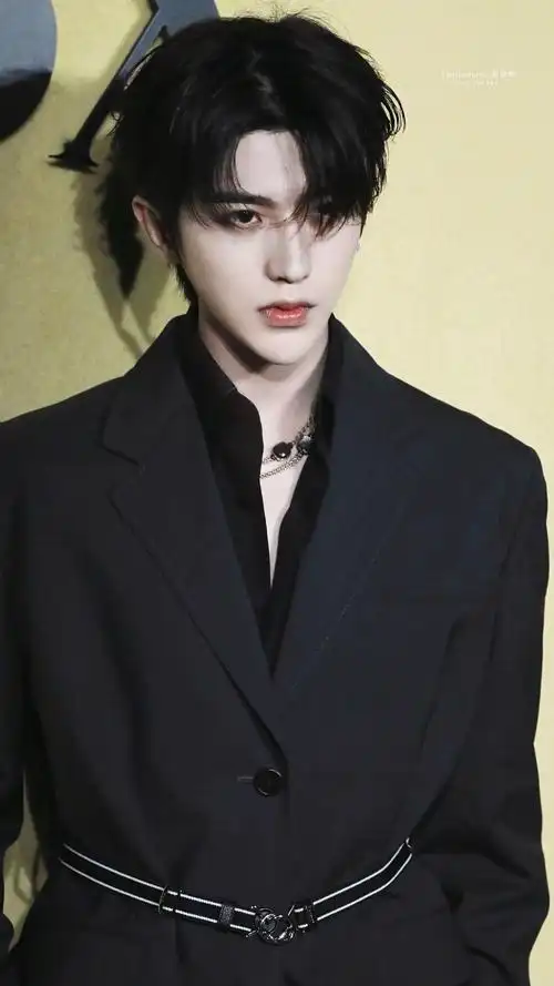 有蔡徐坤走秀的照片吗据说很帅