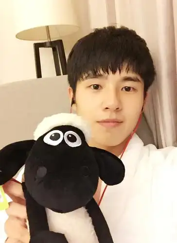 刘昊然花猫脸扮可爱,你受得了吗?