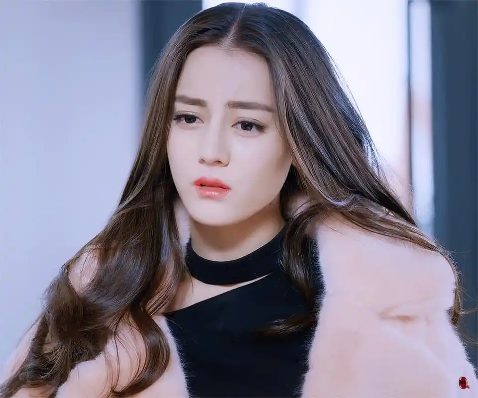 迪丽热巴高雯时期的样子很适合古偶妆造,后来就不太水灵了,这可能是