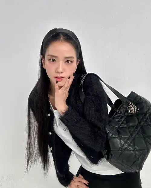 智秀(p9)【翻译:阿鑫】96韩国elle八月刊代go【金智