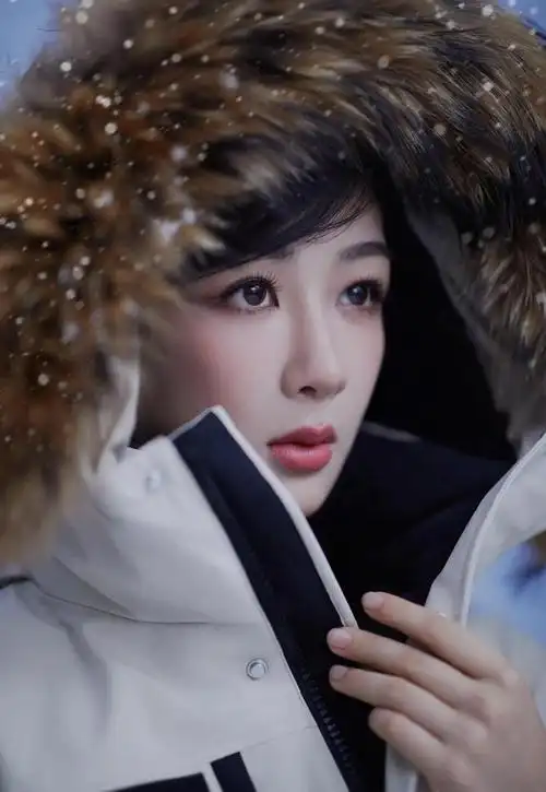 杨紫光腿穿羽绒服好仙好美