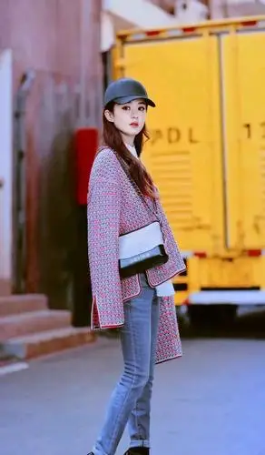 赵丽颖早年综艺照流出,长卷发搭配波点雪纺衬衫,温柔又知性