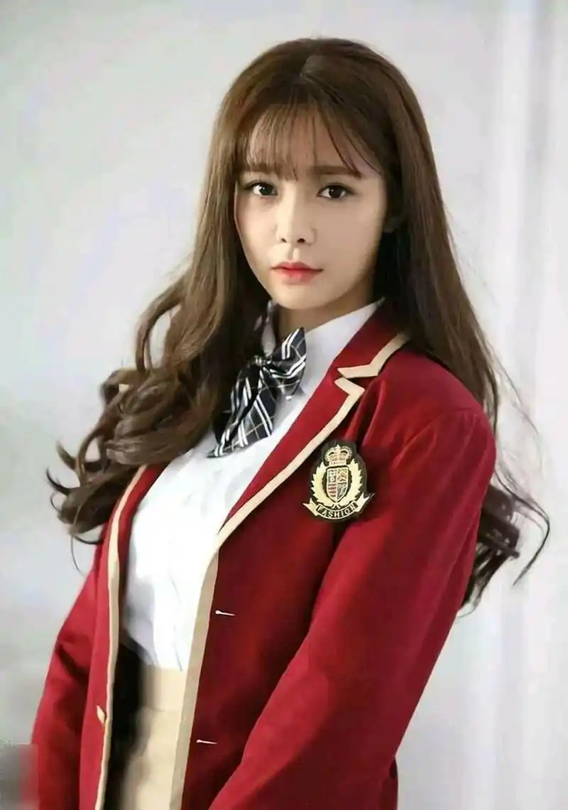 沈梦辰写真画风养眼十足