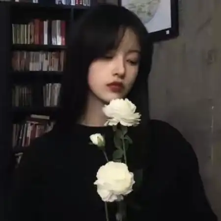头像女生拿玫瑰花高冷背影