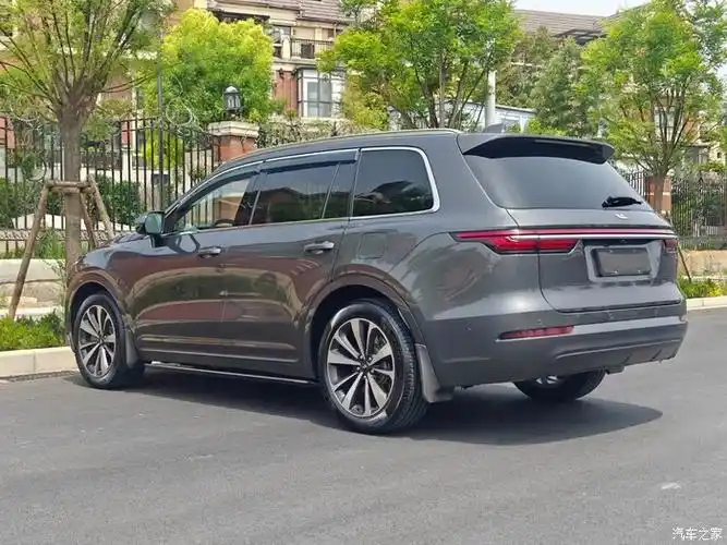 最新到店,21年6月上牌理想one,灰外棕内,6.5万公里