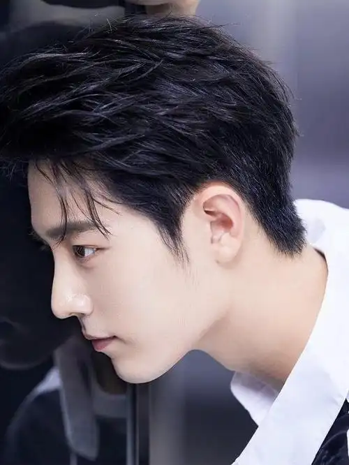 这些男明星侧脸绝了你觉得谁的颜最可入画