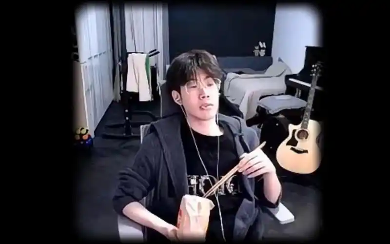 【theshy表情包】好撑,可是不能浪费粮食