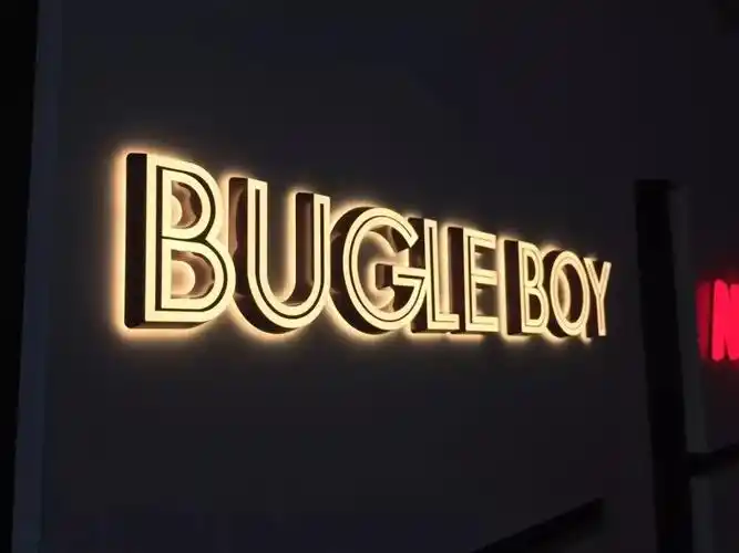 门头招牌上广告字制作成发光字还是不发光字?哪种发光字耐用?-搜狐大