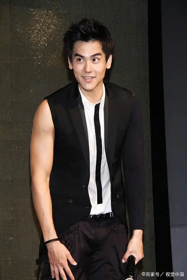 彭于晏具有完美身材网友或许我们被骗了