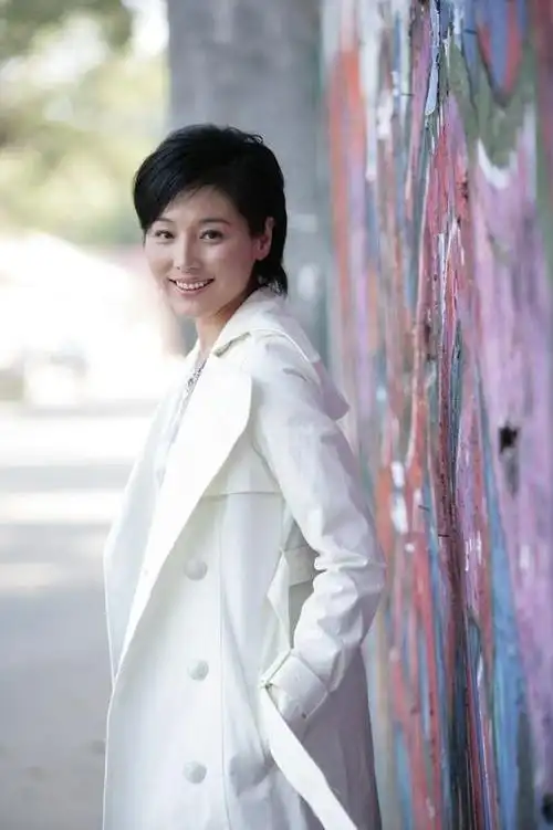 演员张延个人资料简介:嫁大5岁丈夫,结婚19年生一女,女儿比她还漂亮