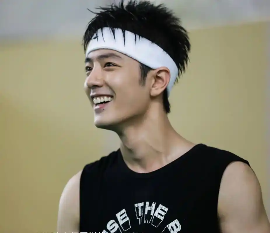 来吧,大家一起欣赏发带战#肖战 - 抖音