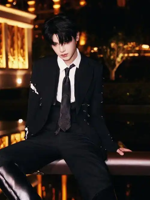 黄明昊蒙眼舞台造型##黄明昊填空式舞台预告