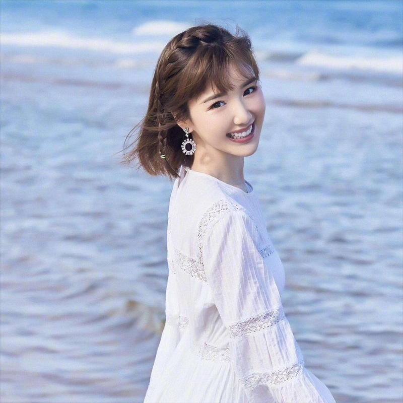 "宝藏女孩"毛晓彤的笑容太治愈了,看完心情都变好了