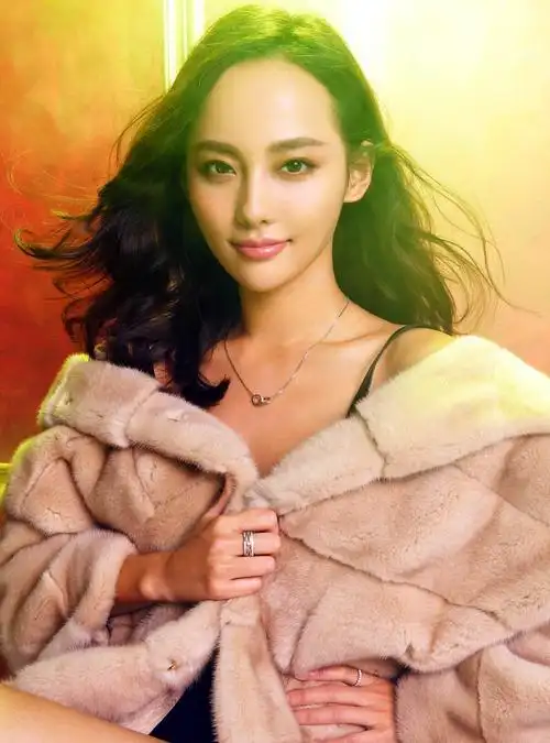 美女明星馆:张嘉倪,清新脱俗!