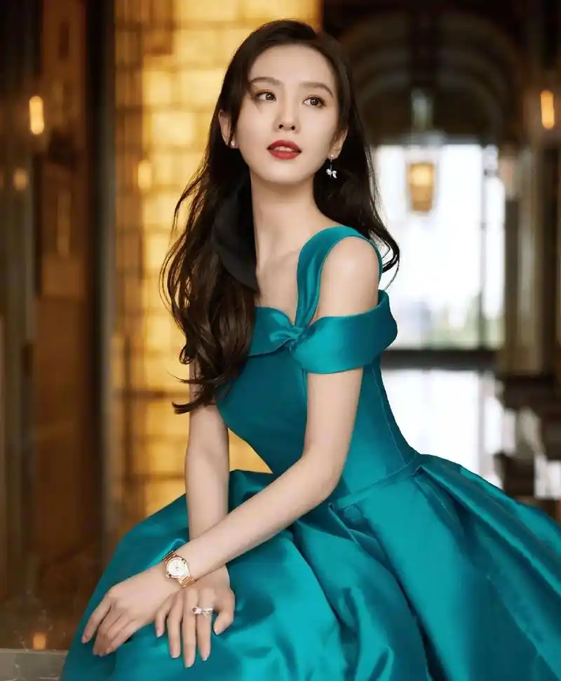 影视明星刘诗诗壁纸合集#美女 #明星#刘诗诗 @抖音小助手 - 抖音