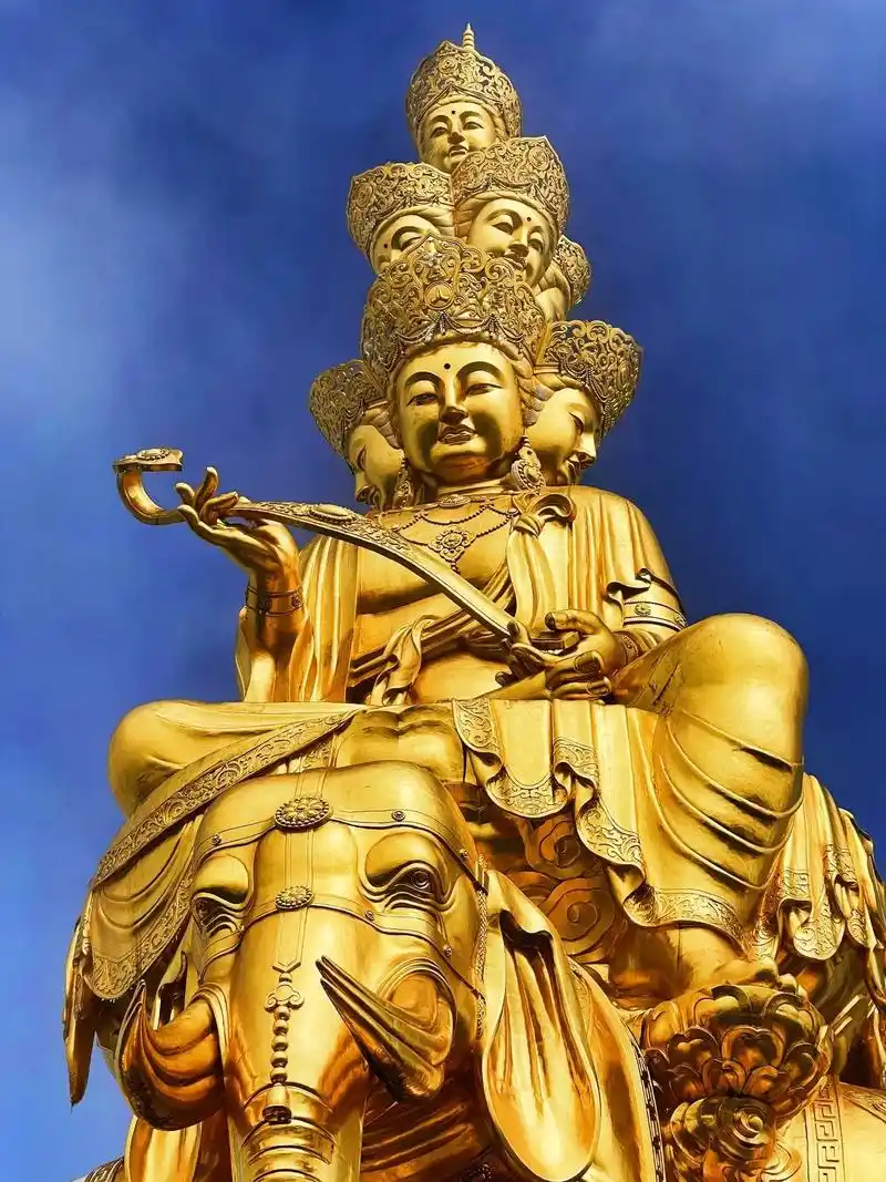 峨眉山·拜十方普贤菩萨-观雪山-喂灵猴.祝大家:所念皆所愿, - 抖音