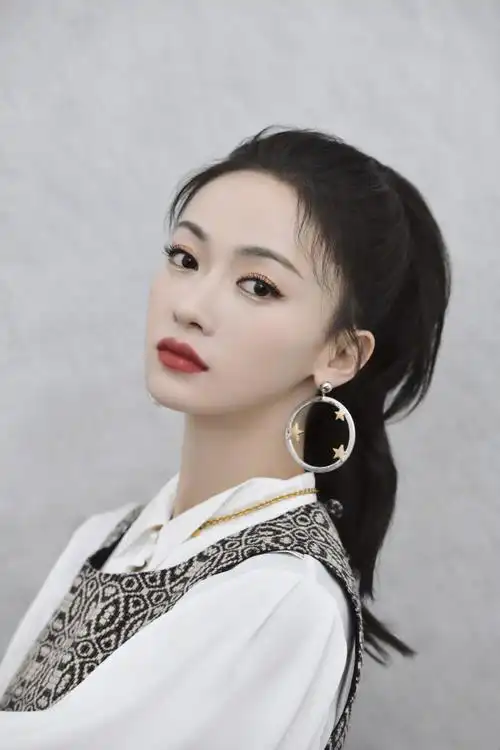 吴谨言钱币印花新年装