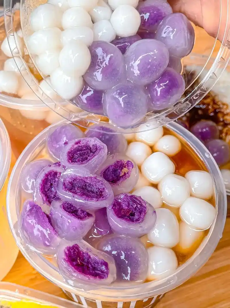 杭州这碗冰粉好梦幻!大颗紫薯汤圆!超大颗晶莹剔透的紫薯冰汤 - 抖音