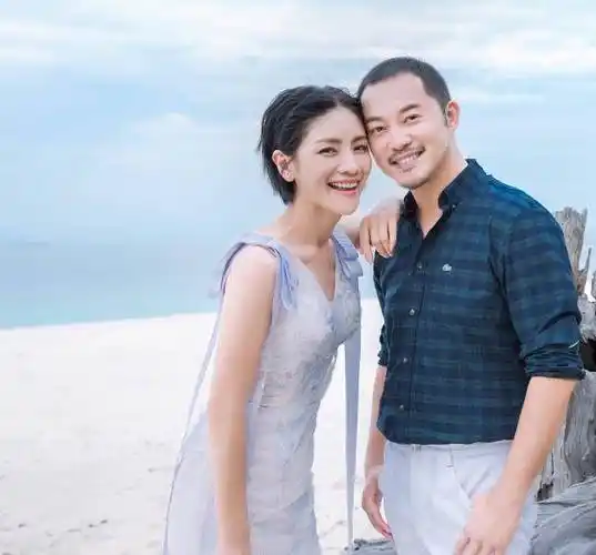 沙溢幸福讲述恋爱趣事:求婚我是背水一战,如今家里还是她说了算_胡可