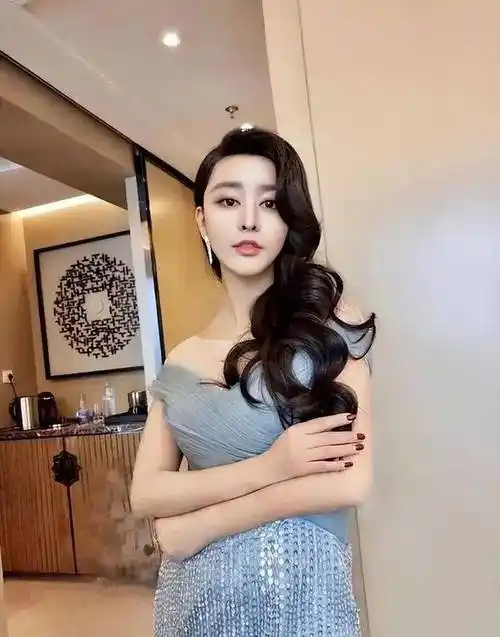 5套别墅的钱整成明星出道,嫁主刀医生,婚后发现老公竟有个男友_范冰冰