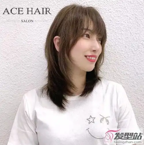 碎剪的齐肩中长发 高层次造型超百搭时尚_发型站_最新流行发型设计