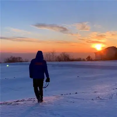 超火超好看的背影头像男生 _男生头像_头像屋